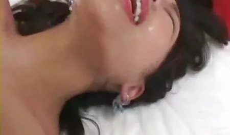 बिलियर्ड्स खेलने के बाद, लड़कियों को एक हिंदी फिल्म सेक्सी सेक्सी भावुक तांडव होता है