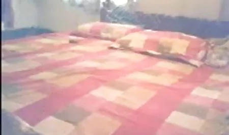 ग्रे बालों वाली दादाजी सोफे पर पोती हिंदी फिल्म सेक्सी हिंदी में को fucks