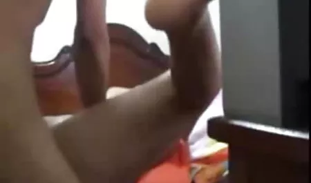 एक शरारती लड़की ने अपने स्तन को सनब्लॉक से रगड़ने के लिए कहा, लेकिन बात रगड़ने तक ही सीमित नहीं फुल हिंदी सेक्सी थी