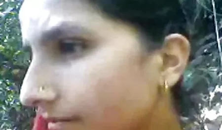 लड़की अपने बालों हिंदी पिक्चर फिल्म सेक्सी हिंदी में वाली बिल्ली का हस्तमैथुन करती है