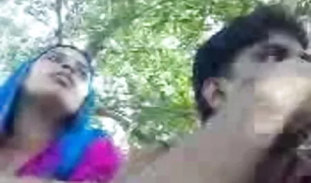 एक छोटे सेक्सी फुल फिल्म सेक्सी से छेद में दो बड़े लंड