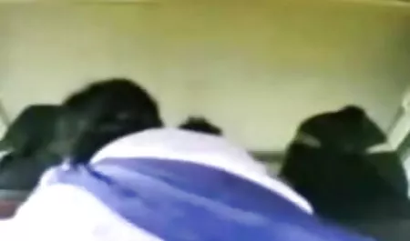 मेज पर अपनी सेक्सी नौकरानी रखी, मकान मालिक ने उसके पैर सेक्सी फिल्म दिखाइए तो फैलाए और उसकी मुंडा चूत को चाटा, उसे अपने डिक को चूसने दिया और कुतिया को अपनी उत्तेजित ट्रंक पर खींच लिया।