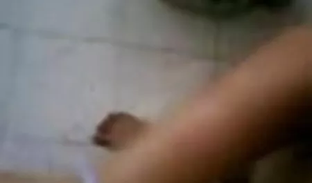 गधा, सेक्सी सेक्सी फिल्म वीडियो सेक्सी फिल्म वीडियो में गोरा एक सुंदर काले आदमी द्वारा गड़बड़ हो जाता है
