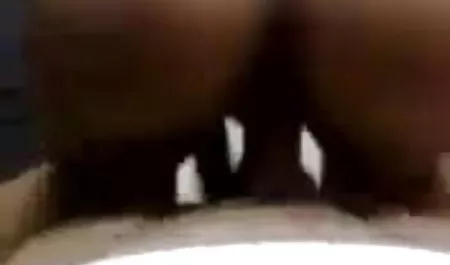 सुंदर सुनहरे बालों वाले हिंदी में सेक्सी फिल्म दिखाओ आदमी ने उसे धीरे से गधे में बकवास करने के लिए कहा