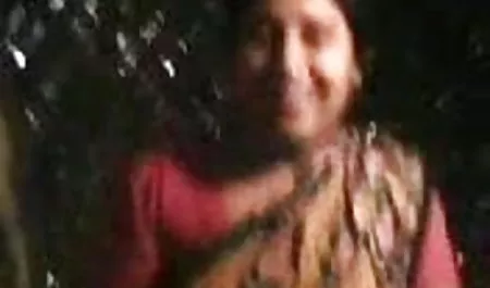 पूल से उकेरा हुआ, सेक्सी श्यामला एक पंप पुरुष को चोदता सेक्सी फिल्म फुल है