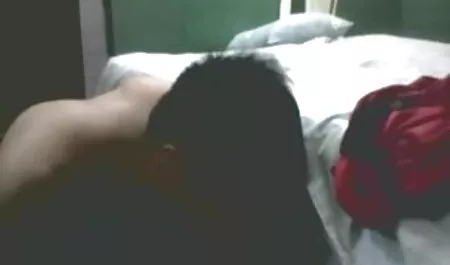 लड़की ने अपने दोस्त के साथ एक कार में यात्रा की और खुद को राहत देने के लिए सड़क के किनारे सराय में मद्रासी पिक्चर सेक्सी दौड़ने का फैसला किया। उसके आतंक के लिए, नशे में धुत लोगों की भीड़ ने उस पर हमला किया और उस पर कपड़े फाड़ दिए, बुरी तरह से खराब कर दिया