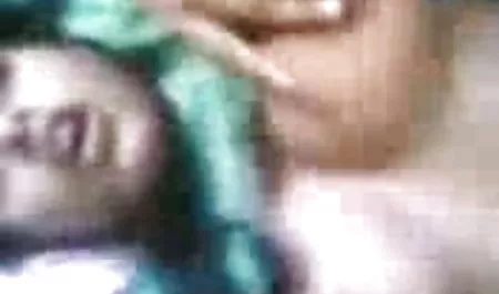 टोपी में एक कुतिया ने एक टैक्सी चालक के लिए 2 साल की सेक्सी फिल्म एक मुर्गा चूसा