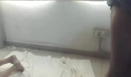 रेड इंडियन लड़की केली घर 2 साल की सेक्सी फिल्म वीडियो में हस्तमैथुन करती है