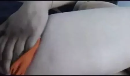सींग की लड़की काले ब्लू सेक्सी हिंदी मोज़ा पहनती है, खुद के साथ खेलती है