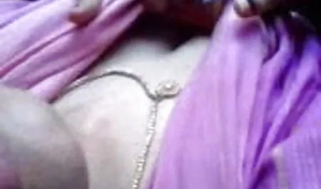 सबसे लापरवाह इनेता वीडियो में से एक जिसमें एक युवा एशियाई लड़की साहसपूर्वक वीडियो फिल्म सेक्सी फिल्म अपने दोस्त को पहले चोदती है, सड़क पर पूरी गति से भागते हुए, एक ऑल-टेरेन मोटरसाइकिल पर