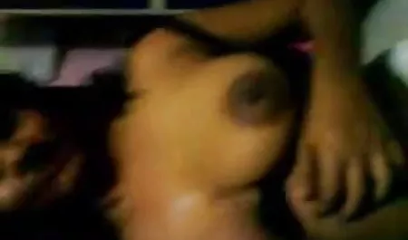 दोस्त पूरी तरह से तेल से सना कुतिया और उसे हिंदी मूवी वीडियो सेक्सी गुदा में fucks