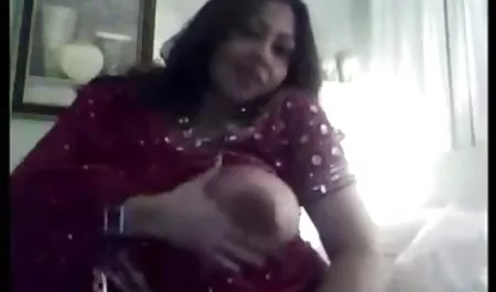 युवा समलैंगिकों को हिंदी में सेक्सी बफ फिल्म टैक्सी की सवारी का आनंद मिलता है