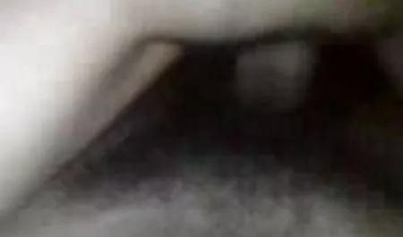 चिक ने एक डिल्डो लिया और उसकी कुतिया की चूत की चुदाई हिंदी की सेक्सी मूवी की