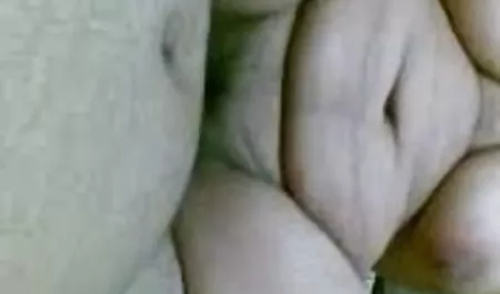 बड़े स्तन के बीच एक सेक्सी सेक्सी फिल्म कुतिया fucks