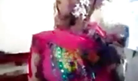 पार्टी काफी शांति से शुरू हुई, लेकिन जब सभी लोग झगड़ रहे न्यू हिंदी सेक्सी मूवी थे, तो वे शरारती होने लगे और एक-दूसरे को छूने लगे, और फिर असली कपल शुरू हुआ
