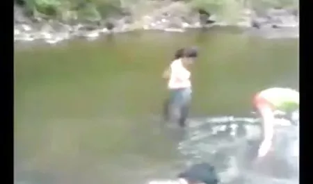 सेक्सी श्यामला सेक्सी पिक्चर हिंदी में इंग्लिश पिक्चर प्रेमी की हथेली में पेशाब करती है और उसे चोदती है