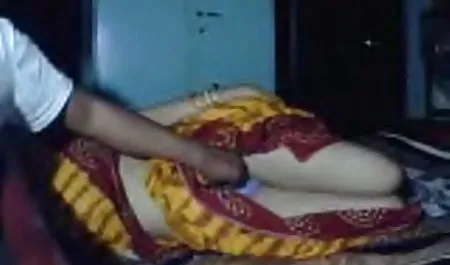 बूढ़ा और पतला दादी डिक बेकार है और एक गंजा आदमी द्वारा गड़बड़ हो जाता है हिंदी फिल्म वीडियो में सेक्सी