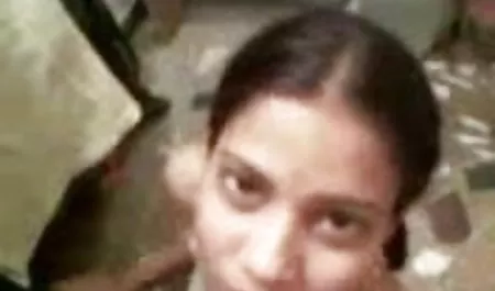 Tanned सुंदरता उसके छेद में केला, ककड़ी हिंदी सेक्सी मूवी वीडियो में और डिल्डो सम्मिलित करती है