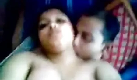 प्लम्प गोरा ने दो उंगलियाँ उसके छेद में घुसा दीं वव सेक्स फिल्म
