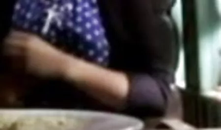 दो लोगों ने एक त्रिगुट के लिए लड़की को ब्लू पिक्चर वीडियो में सेक्स तलाक दे दिया। इस तरह के एक आसान समूह सेक्स, और यहाँ वह बिस्तर पर है, उनमें से एक डिक को चूसता है, और इस समय दूसरा उसे पीछे से चोदता है
