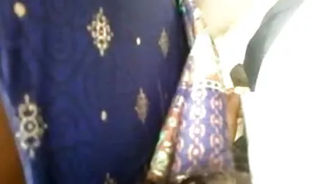 सौंदर्य जानवर ब्लू सेक्सी सेक्सी पिक्चर को उसकी चौड़ी गांड में ले जाता है