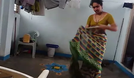 उसके बेल्ट पर एक मोटी स्ट्रैपआन के साथ सेक्सी मालकिन हिंदी पिक्चर सेक्स उसके मुंह और गधे में एक बंधे दास को बेरहमी से चोदता है