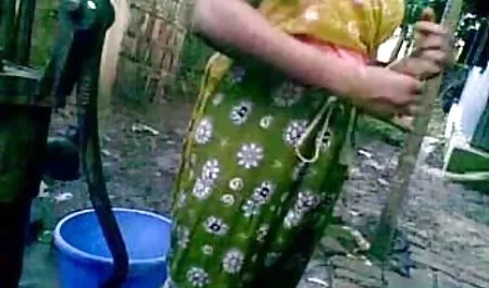 अपना मोटा लंड उसकी गांड में घुसा दिया हिंदी सेक्सी मूवी चलने वाली