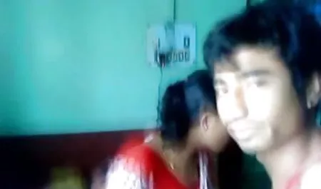 नीली सेक्सी फिल्म नंगी दिखाओ आंखों वाला गोरा गोरा साथी का मोटा लंड चूसता है