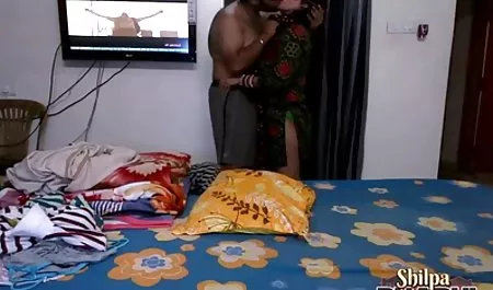 छेदा हुआ निपल्स के साथ सेक्सी बफ सेक्सी फिल्म हिंदी मै पुलिस वाला एक busty श्यामला fucks