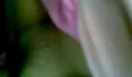 गर्म फूहड़ उसकी लाल बालों वाली प्रेमिका को एक मोटे डिल्डो से चोदता है और फिर उसकी चूत से निकले सारे रस को सेक्सी फिल्म हिंदी मै बफ अपनी जीभ से चाटता है