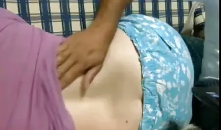 एक छोटे मुर्गा के हिंदी में सेक्सी फुल मूवी साथ शांत tranny गड़बड़ हो जाता है