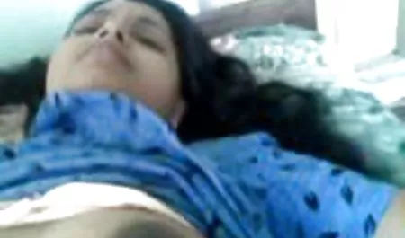 एक मजबूत चाचा के सामने, एक शानदार, युवा छात्र है और उत्कृष्ट खिंचाव का प्रदर्शन करने सेक्सी इंग्लिश पिक्चर दिखाइए के लिए अपने पैरों को बहुत ऊपर उठाता है