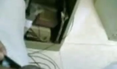 सींग का बना फूहड़ गोरा एक गैंगबैंग में बड़े लंड चूसा हिंदी में फुल सेक्सी