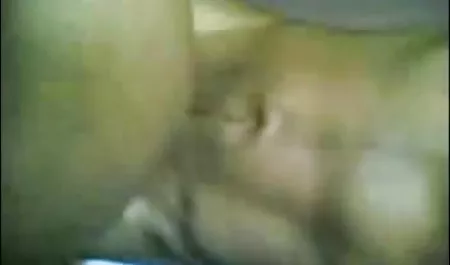 फुलाया हुआ आदमी एक तंग गुदा में एक सेक्सी वीडियो मूवी कॉम युवा गोरा को चोदता है
