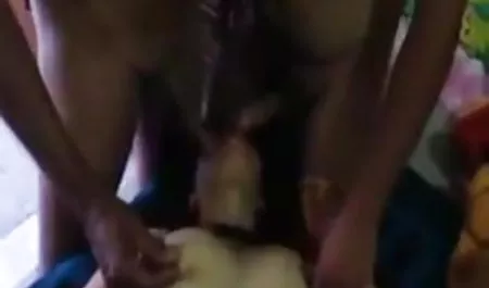 युवा लड़की एक हिंदी में सेक्सी फिल्म दिखाओ डिक पर बैठता है और उस पर सवारी करता है