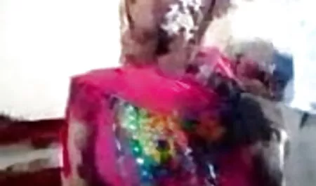 ऑस्ट्रेलियाई सहयोगियों ने एक युवा वेश्या को फिल्माया सेक्स फिल्म देखने के लिए