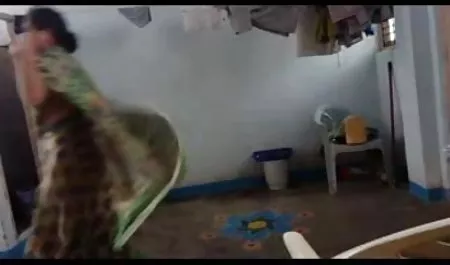 गोरा पेरिस एक सुंदर आदमी द्वारा ब्लू ब्लू सेक्सी पिक्चर गड़बड़ हो जाता है