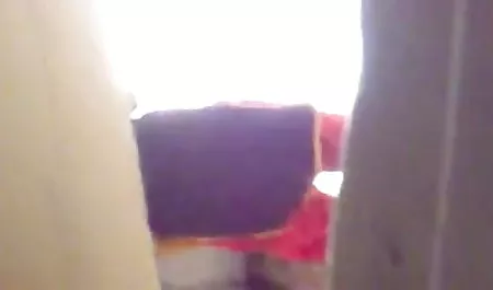 उस लड़के ने एक युवा पर्यटक को उतार दिया और होटल में बच्चे को हिंदी वाली सेक्सी फिल्में जोश से भर दिया