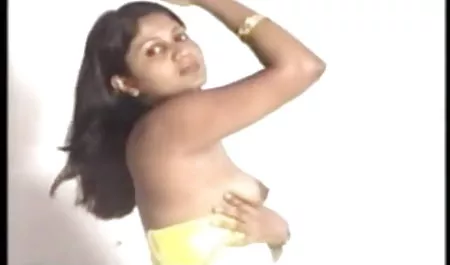 आकर्षक श्यामला एक बार में दो लंड चूसती है सेक्सी वीडियो मूवी पिक्चर