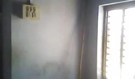 सींग वाले दोस्त ने फोन हिंदी फिल्म बीएफ सेक्सी पर लाल बालों वाली सुंदरता ले ली और उसे बकवास करना शुरू कर दिया