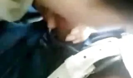 एक नई ब्लू सेक्सी फिल्म हल्के बुत के साथ गुदा खेल