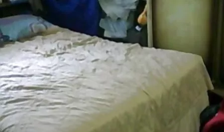 उसके बेटे को दिखाया कि कैसे सेक्स सेक्सी इंग्लिश पिक्चर दिखाइए करना है