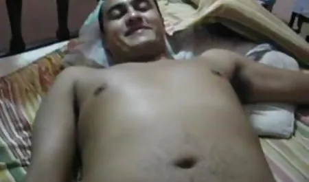 बड़ा भाई जासूसी करता है और कैमरे पर शूट करता है कि उसकी बहन कैसे चुदाई करती हिंदी सेक्सी फिल्म सेक्सी है