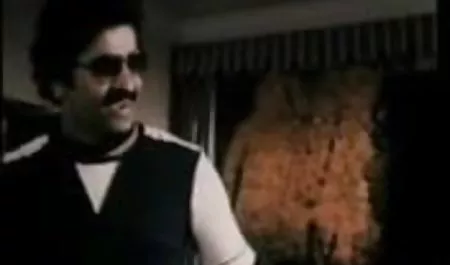 एक सेक्सी फिल्म हिंदी में साड़ी वाली गंजे आदमी ने एक प्यारी सी चूत चाटी और गुदा के लिए एक बच्चा तैयार किया