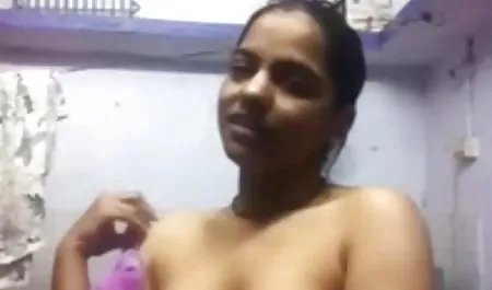परिपक्व आदमी धीरे से अपने सुंदर सेक्सी प्रेमी को चोदता नंगी पिक्चर सेक्सी फिल्म है