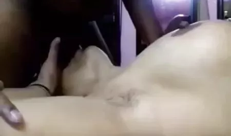 सेक्सी, भावुक गोरा दो मोटे लंडों सेक्सी सेक्सी हिंदी फिल्म पर चमकता है