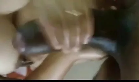 सेंट पीटर्सबर्ग के लोगों ने युवा लड़कियों को उतार दिया सेक्सी दिखाइए पिक्चर और एक गैंगबैंग का मंचन किया