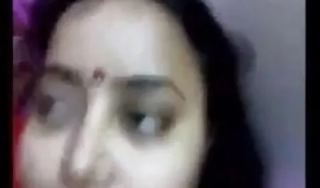 पेशेवर blowjob एक मुर्गा निगलने पर हॉलीवुड की सेक्सी बीएफ फिल्म उसे सबक देता है