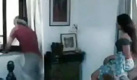 सुरक्षा गार्ड सेक्सी वाली फिल्म दिखाओ एक अमीर छात्र बकवास