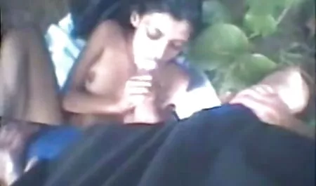 उस आदमी ने पार्क हिंदी वीडियो सेक्स फिल्म में एक रूसी लड़की को रखा